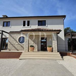 Prekrasna Villa sa bazenom i prostranom okućnicom,Barban okolica