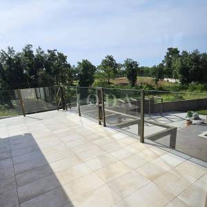 Prekrasna Villa sa bazenom i prostranom okućnicom,Barban okolica
