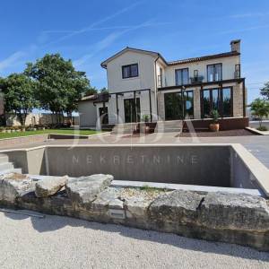 Prekrasna Villa sa bazenom i prostranom okućnicom,Barban okolica
