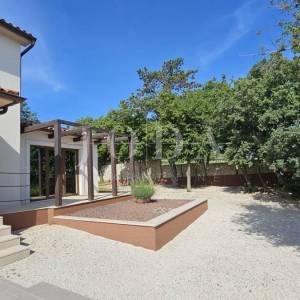 Prekrasna Villa sa bazenom i prostranom okućnicom,Barban okolica