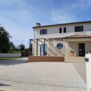 Prekrasna Villa sa bazenom i prostranom okućnicom,Barban okolica