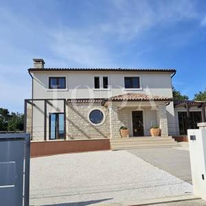 Prekrasna Villa sa bazenom i prostranom okućnicom,Barban okolica