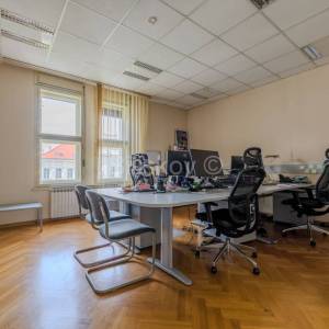 Prodaja, Donji grad, komforan peterosoban stan 136 m2