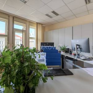 Prodaja, Donji grad, komforan peterosoban stan 136 m2