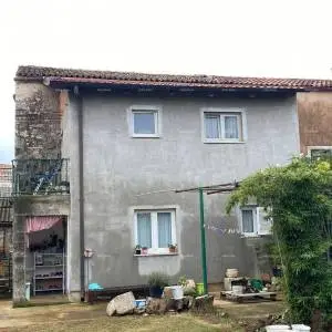 Prodaja dvojne kuće sa pomoćnim objektom (manja kuća) i zemljištem, Pula!