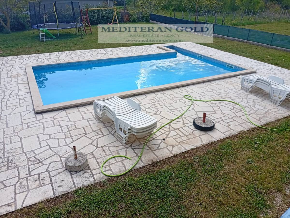 PRODAJA KUĆE, PRGOMET, LABIN, uređeno, bazen, velika okućnica