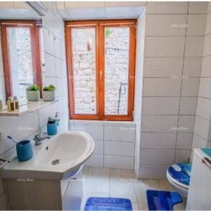 Prodaja namještenog i renoviranog stana-prvi red do mora! Umag