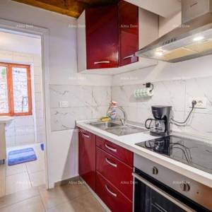 Prodaja namještenog i renoviranog stana-prvi red do mora! Umag
