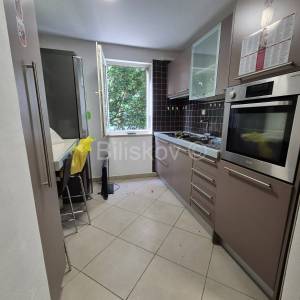 Prodaja, Peščenica , Folnegovićevo naselje, trosoban stan na 1 katu