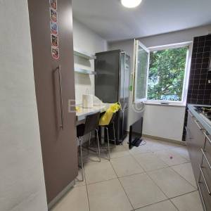 Prodaja, Peščenica , Folnegovićevo naselje, trosoban stan na 1 katu