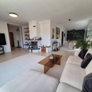 Prodaja, Srebrnjak, četverosobni dvoetažni stan 190m2, garaža