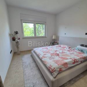 Prodaja, Srebrnjak, četverosobni dvoetažni stan 190m2, garaža