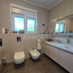 Prodaja, Srebrnjak, četverosobni dvoetažni stan 190m2, garaža