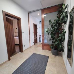 Prodaja, Srebrnjak, četverosobni dvoetažni stan 190m2, garaža