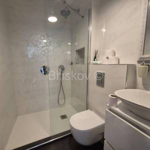 Prodaja, Srebrnjak, četverosobni dvoetažni stan 190m2, garaža