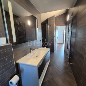 Prodaja, Srebrnjak, četverosobni dvoetažni stan 190m2, garaža