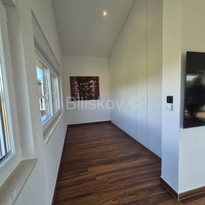 Prodaja, Srebrnjak, četverosobni dvoetažni stan 190m2, garaža