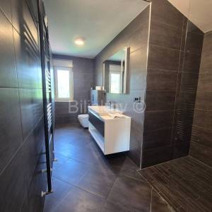 Prodaja, Srebrnjak, četverosobni dvoetažni stan 190m2, garaža