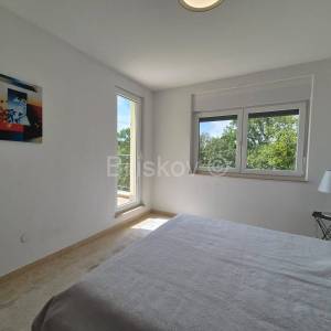 Prodaja, Srebrnjak, četverosobni dvoetažni stan 190m2, garaža