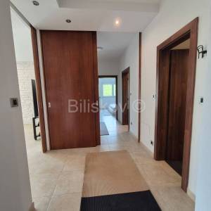 Prodaja, Srebrnjak, četverosobni dvoetažni stan 190m2, garaža
