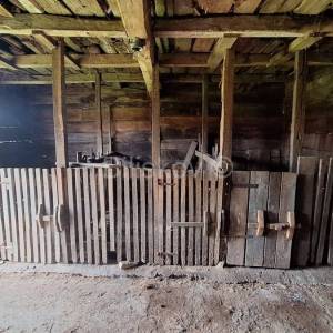 Prodaja,Popovača,tradicijska drvena kuća 183m2 + pomoćni objekti