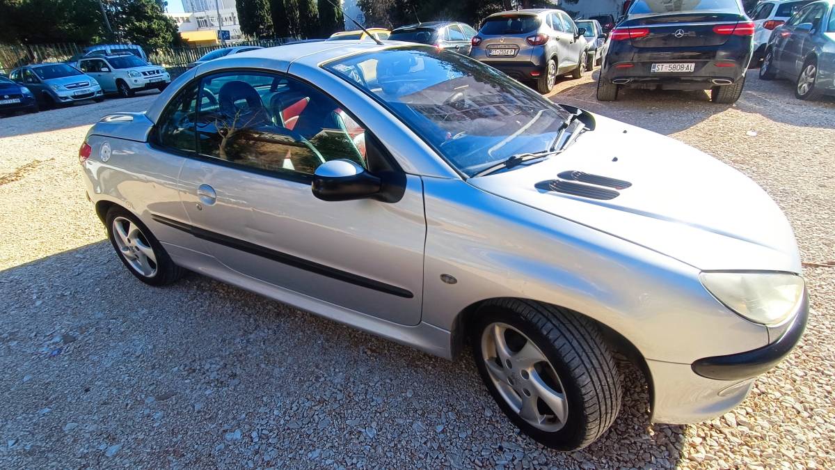 Prodaje se Peugeot Cabrio 1.6 i + LPG servo klima pali radi vozi