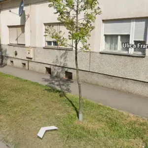 Prodajem dvorišni stan