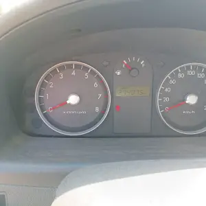 Prodajem polovni automobil