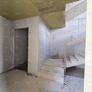 Pula! Pogled na grad. Višestambena, moderna zgrada s liftom, blizu centra. S71