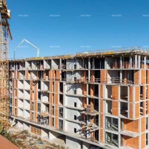 Pula! Pogled na grad. Višestambena, moderna zgrada s liftom, blizu centra. S71