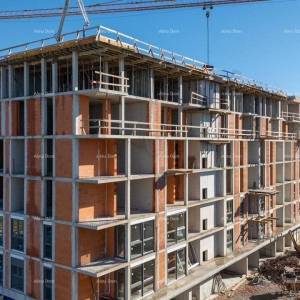 Pula! Pogled na grad. Višestambena, moderna zgrada s liftom, blizu centra. S71