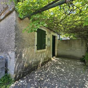 Rakalj, kamena kuća s 1.920 m² građevinskog zemljišta