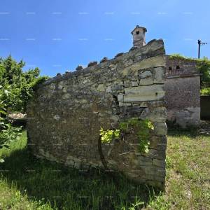 Rakalj, kamena kuća s 1.920 m² građevinskog zemljišta