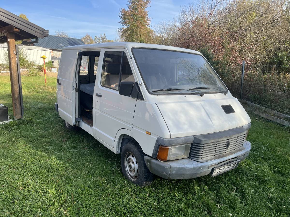 Renault Trafic T 313, kombi za preurediti u kampera ili za prevoz robe