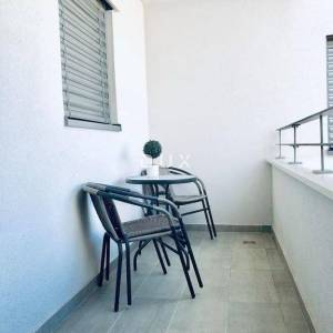 RIJEKA, CENTAR - Moderni dragulj: Novoopremljen 1S+DB na top lokaciji!