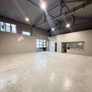RIJEKA, CENTAR – poslovni prostor 174m², skladište u prizemlju i parkirno mjesto!