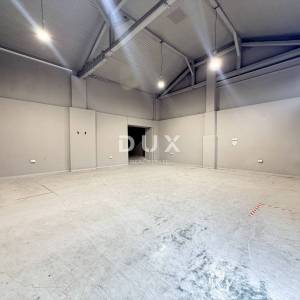 RIJEKA, CENTAR – poslovni prostor 174m², skladište u prizemlju i parkirno mjesto!