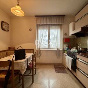 RIJEKA, DONJA VEŽICA - 2KL, 40 m2, Uredna stambena zgrada!