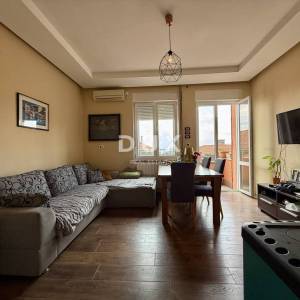 RIJEKA, DONJI ZAMET - 2S+DB, okućnica, parking, lokacija, nova fasada i krov!