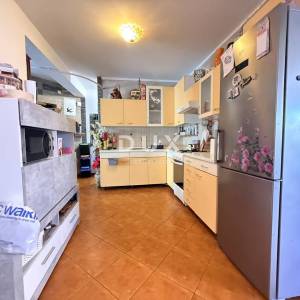 RIJEKA, GORNJI ZAMET - 3S+DB s parkingom i terasom od 32m2 - novija gradnja