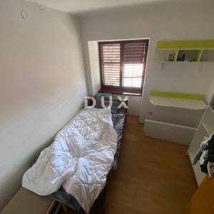 RIJEKA, HRELJIN - samostojeća kuća s DVA ODVOJENA STANA + okućnica s pogledom na more! PRILIKA!