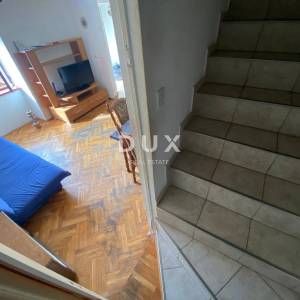 RIJEKA, HRELJIN - samostojeća kuća s DVA ODVOJENA STANA + okućnica s pogledom na more! PRILIKA!
