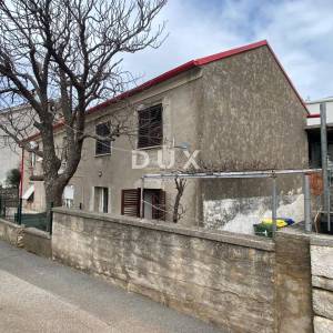 RIJEKA, HRELJIN - samostojeća kuća s DVA ODVOJENA STANA + okućnica s pogledom na more! PRILIKA!
