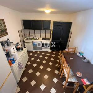 RIJEKA, HRELJIN - samostojeća kuća s DVA ODVOJENA STANA + okućnica s pogledom na more! PRILIKA!