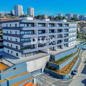 RIJEKA, KANTRIDA – stan od 118m2 u luksuznoj novogradnji samo 250 metara od mora s garažom i panoramskim pogledom na more...