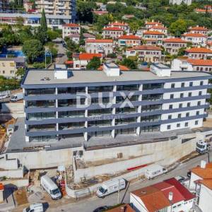 RIJEKA, KANTRIDA – stan od 151m2 u luksuznoj novogradnji samo 250 metara od mora s garažom i panoramskim pogledom na more...