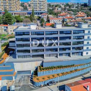 RIJEKA, KANTRIDA – stan od 151m2 u luksuznoj novogradnji samo 250 metara od mora s garažom i panoramskim pogledom na more...