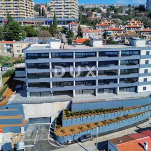 RIJEKA, KANTRIDA – stan od 141m2 u luksuznoj novogradnji samo 250 metara od mora s garažom i panoramskim pogledom na more...