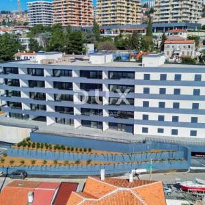 RIJEKA, KANTRIDA – stan od 141m2 u luksuznoj novogradnji samo 250 metara od mora s garažom i panoramskim pogledom na more...