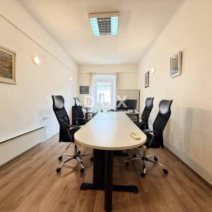 RIJEKA, KORZO - Poslovni prostor s 3 prostorije, kupaonicom i WC-om